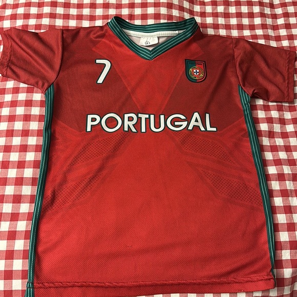 Ronaldo Jersey kids gently worn - Picture 3 of 4